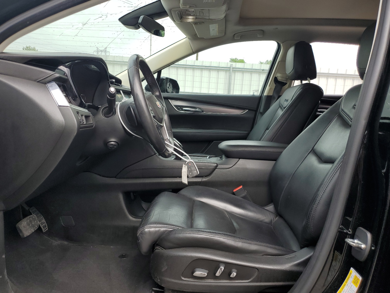 1GYKNDRS4HZ142620 2017 Cadillac Xt5 Luxury