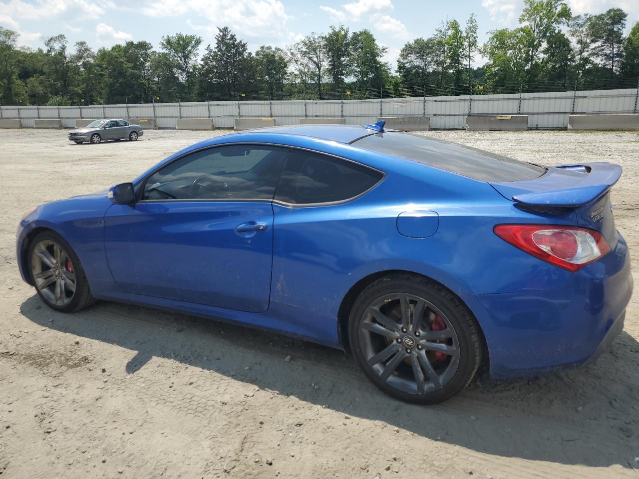 2010 Hyundai Genesis - Image 2