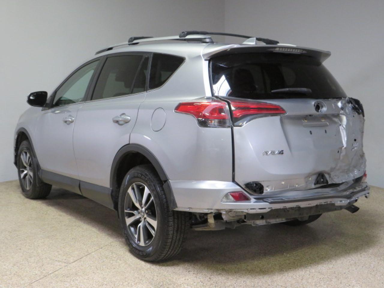 2017 Toyota Rav4 Xle VIN: 2T3RFREV0HW598421 Lot: 61282934