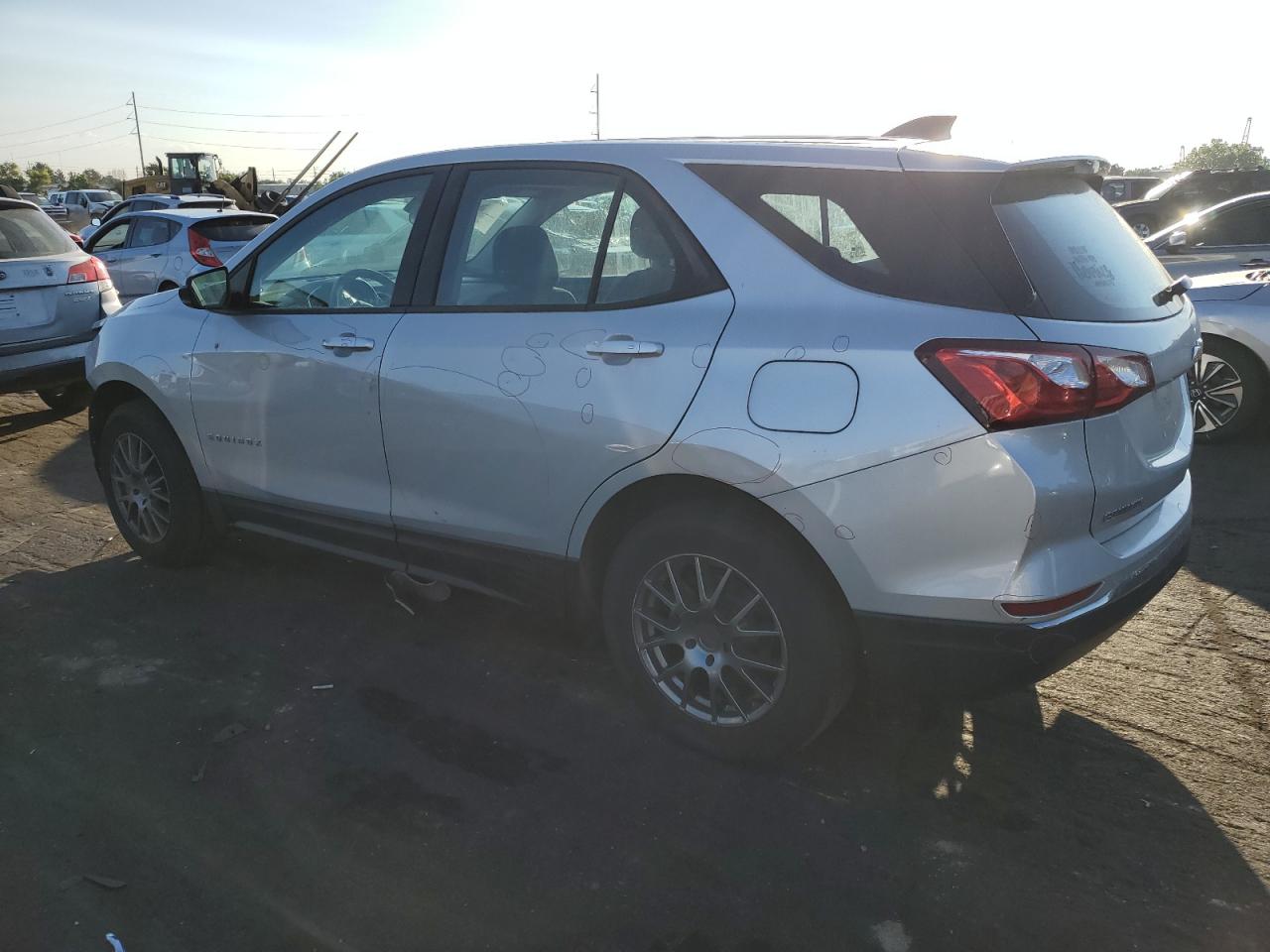 2GNAXREV2J6316413 2018 CHEVROLET EQUINOX - Image 2