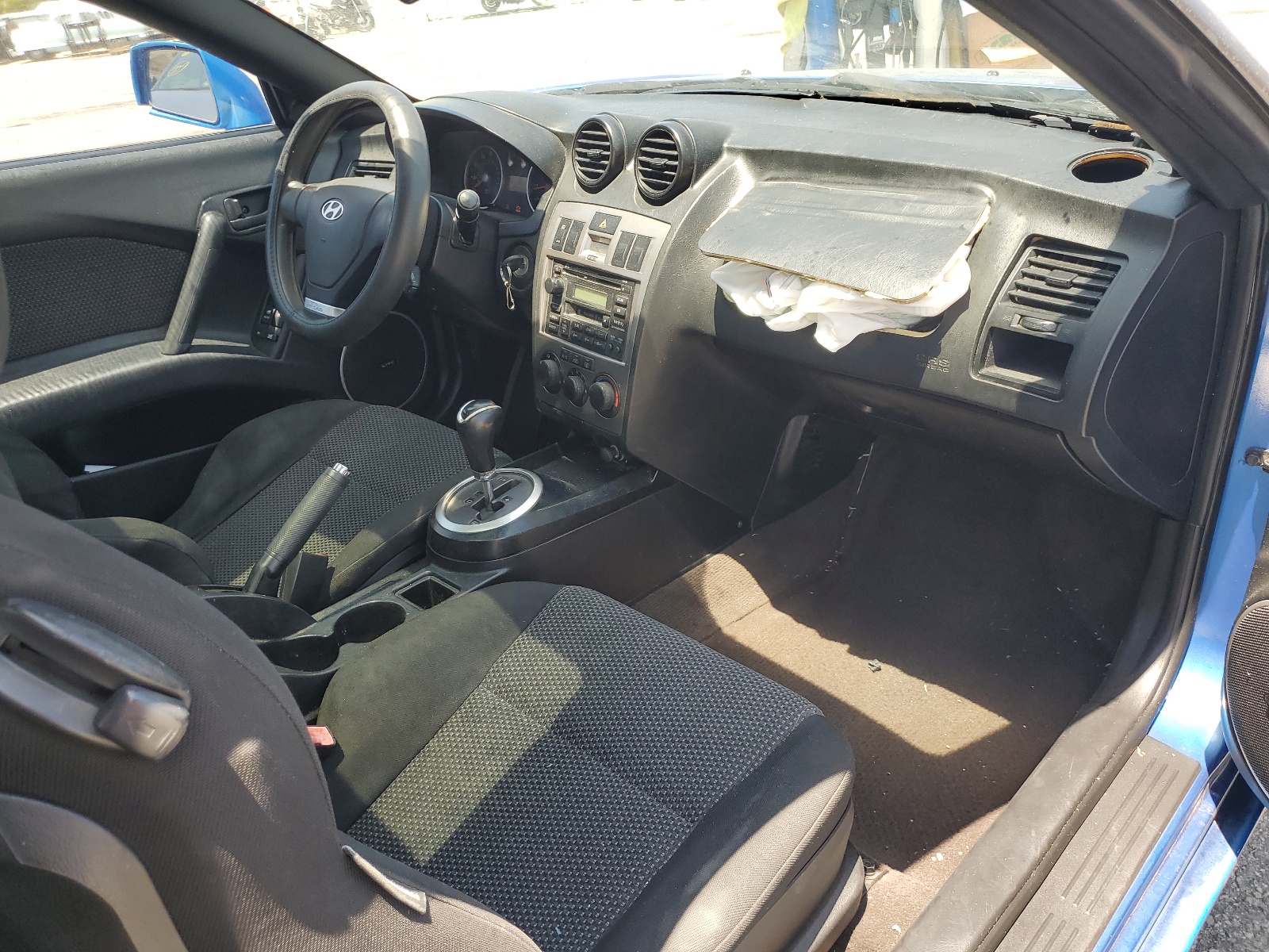 KMHHM65DX4U136457 2004 Hyundai Tiburon