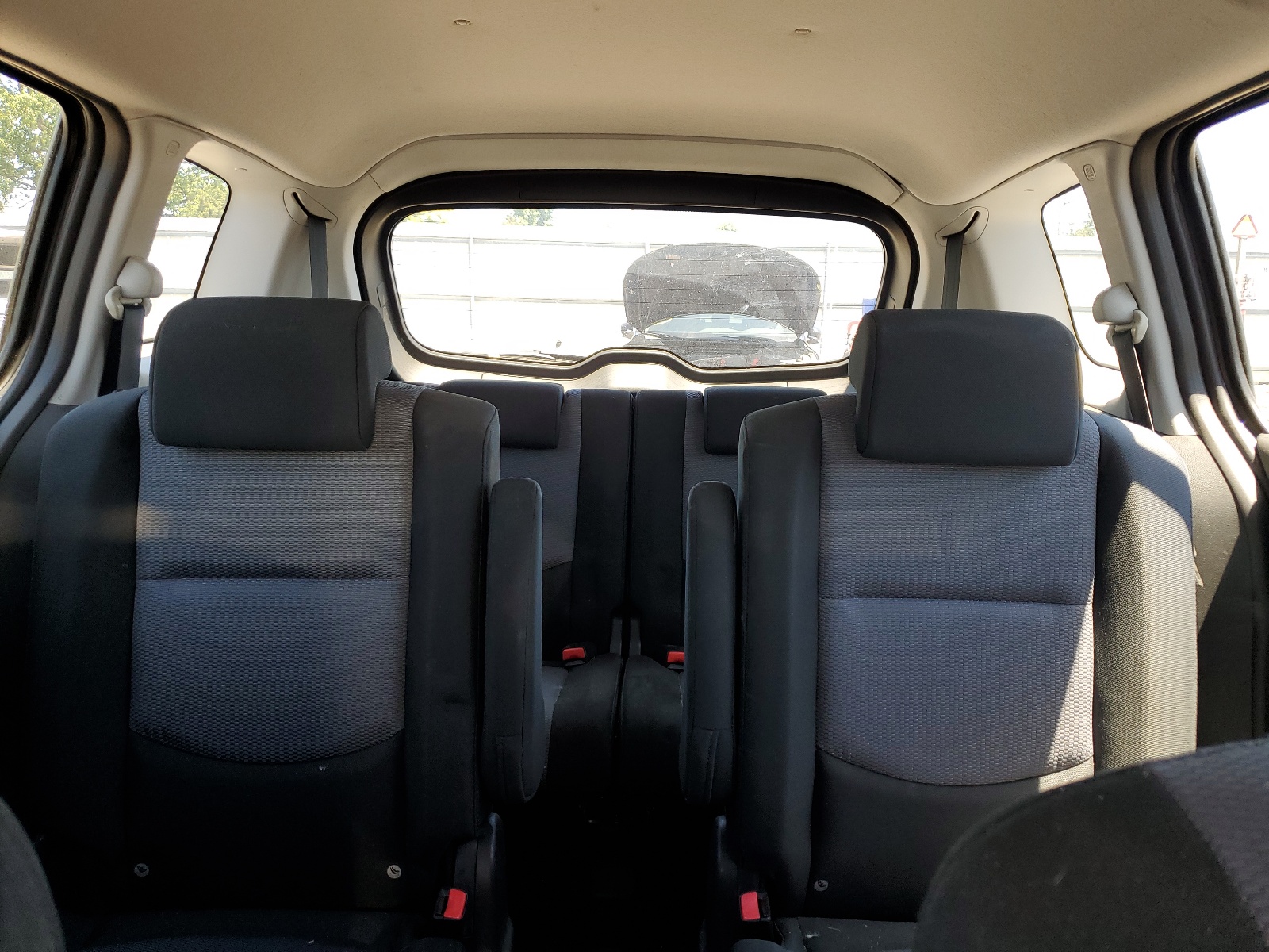 JM1CR293860115997 2006 Mazda 5