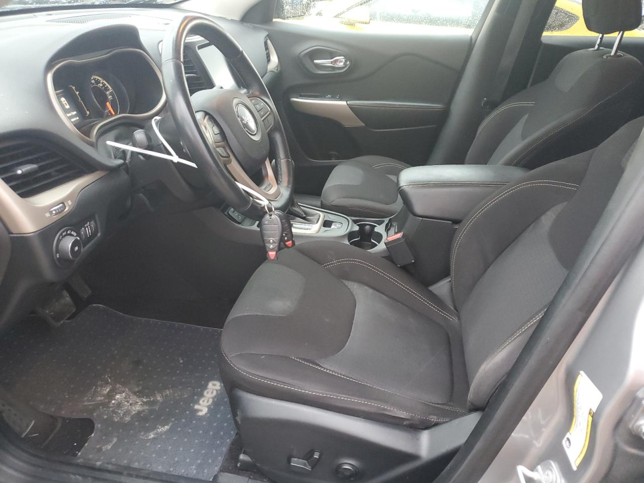 2017 Jeep Cherokee Latitude VIN: 1C4PJLCB5HW585807 Lot: 57485104