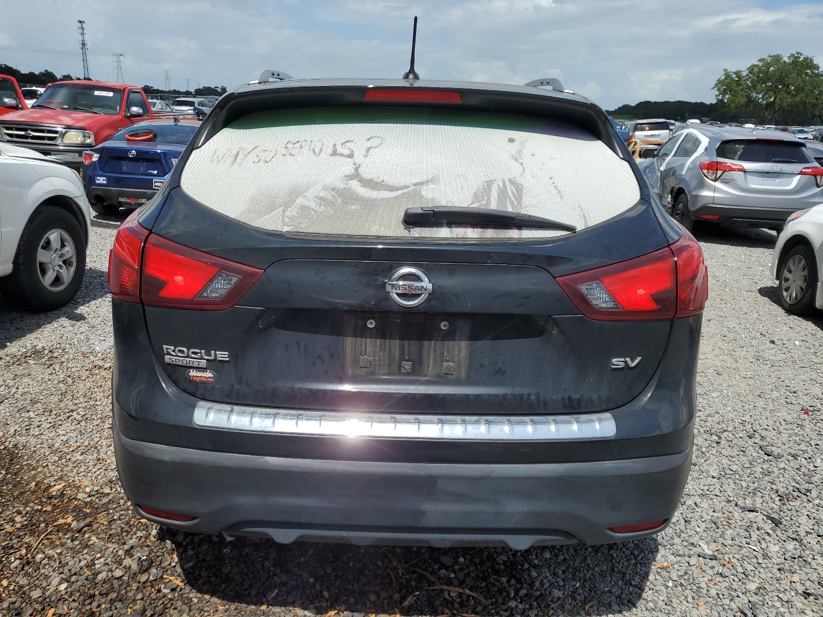 JN1BJ1CP0JW107507 2018 Nissan Rogue Sport S
