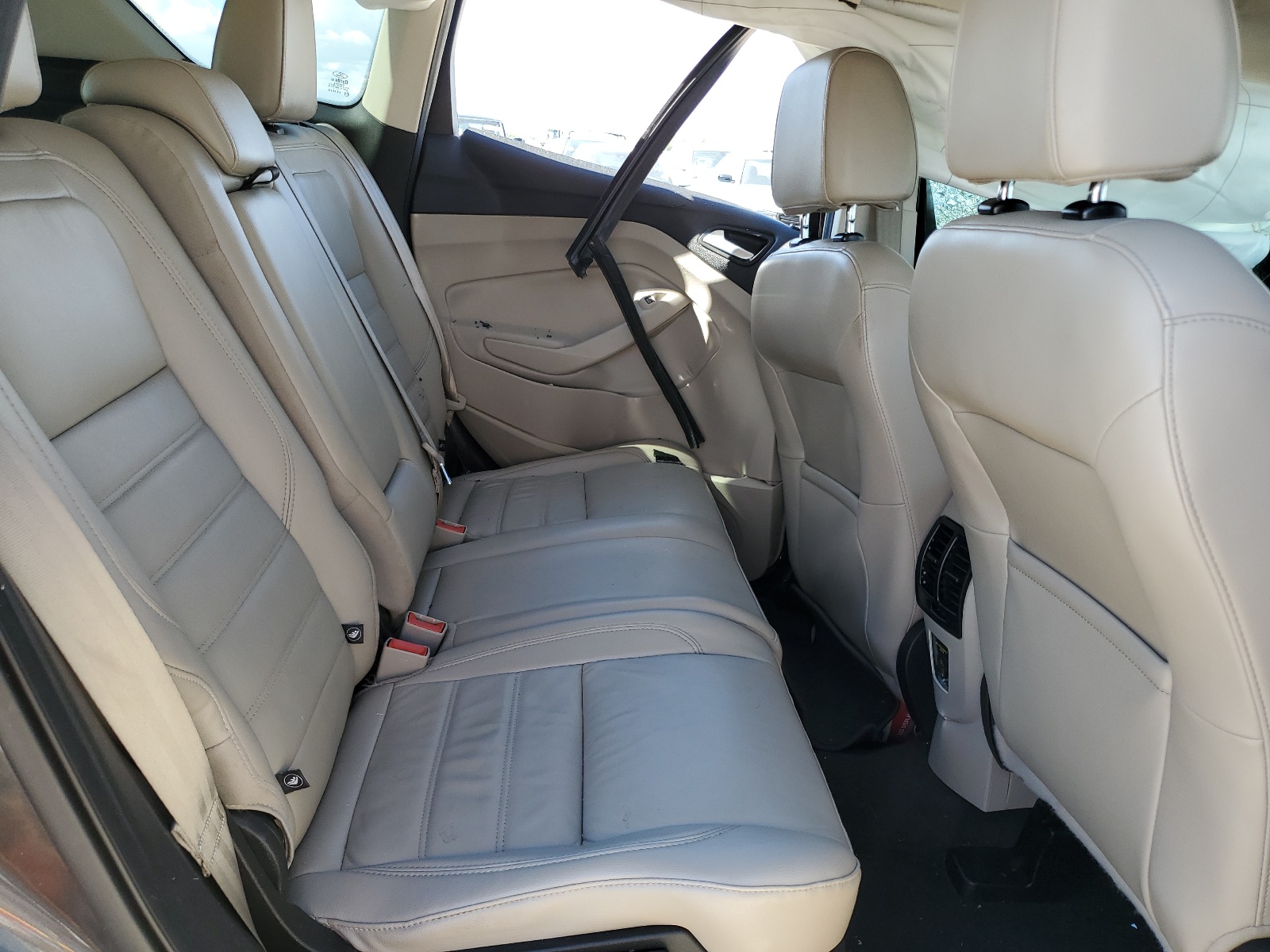 1FMCU0JD8HUD10626 2017 Ford Escape Titanium