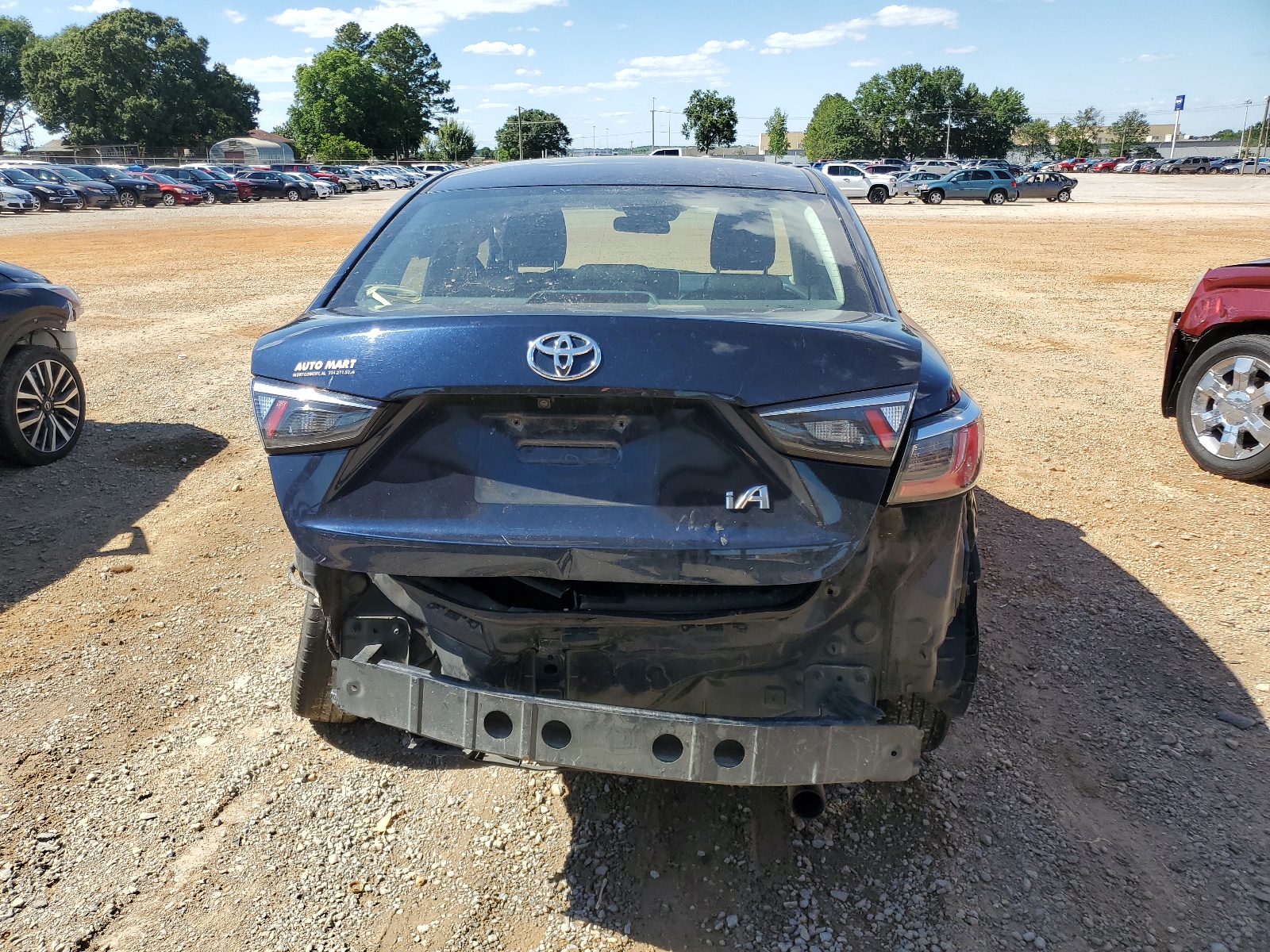 3MYDLBYV8JY322253 2018 Toyota Yaris Ia