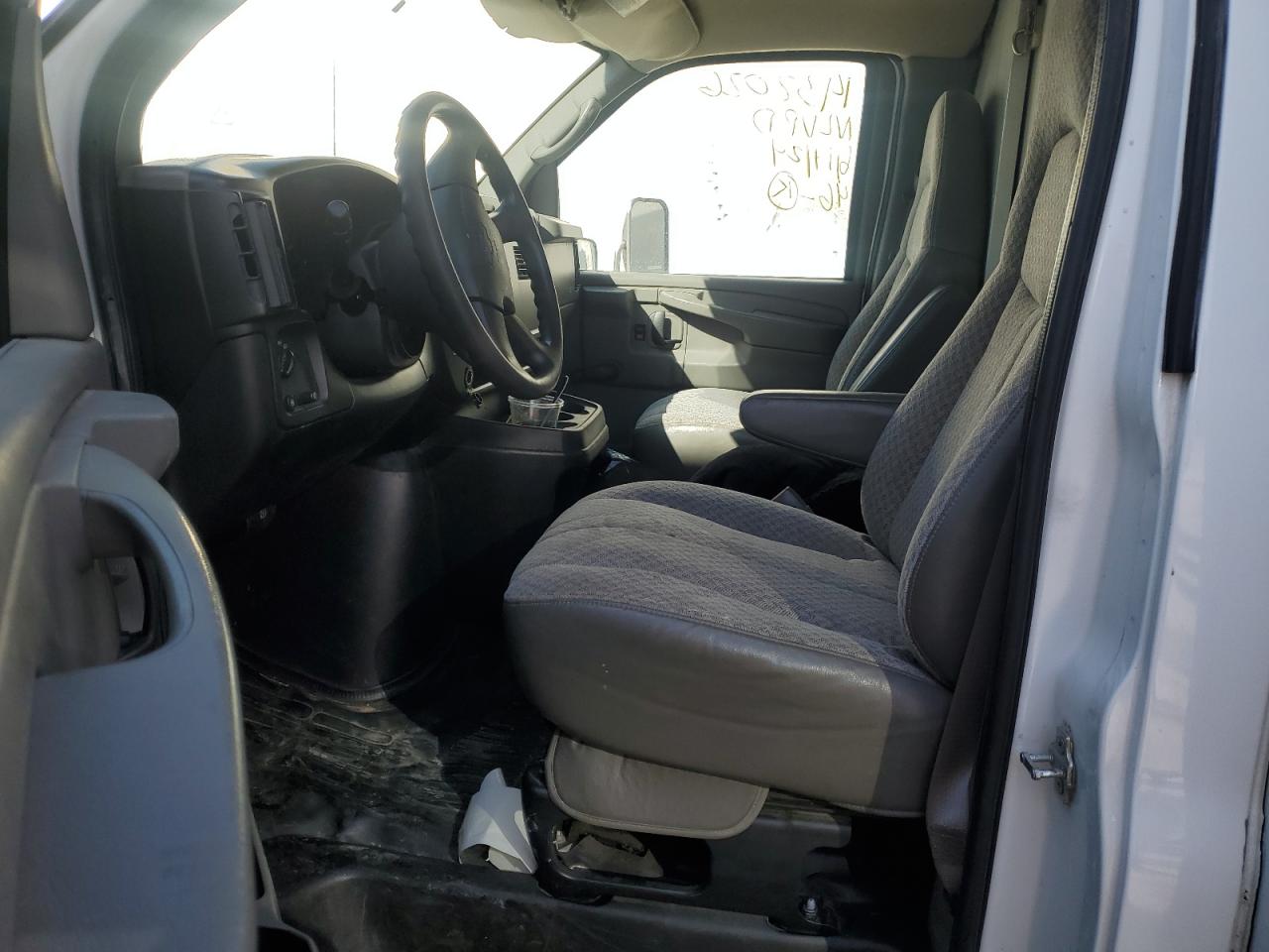 2005 Chevrolet Express G3500 VIN: 1GBHG31U051158118 Lot: 59421734