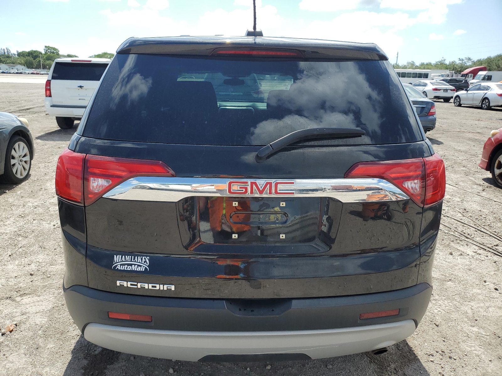 1GKKNKLA3JZ210121 2018 GMC Acadia Sle