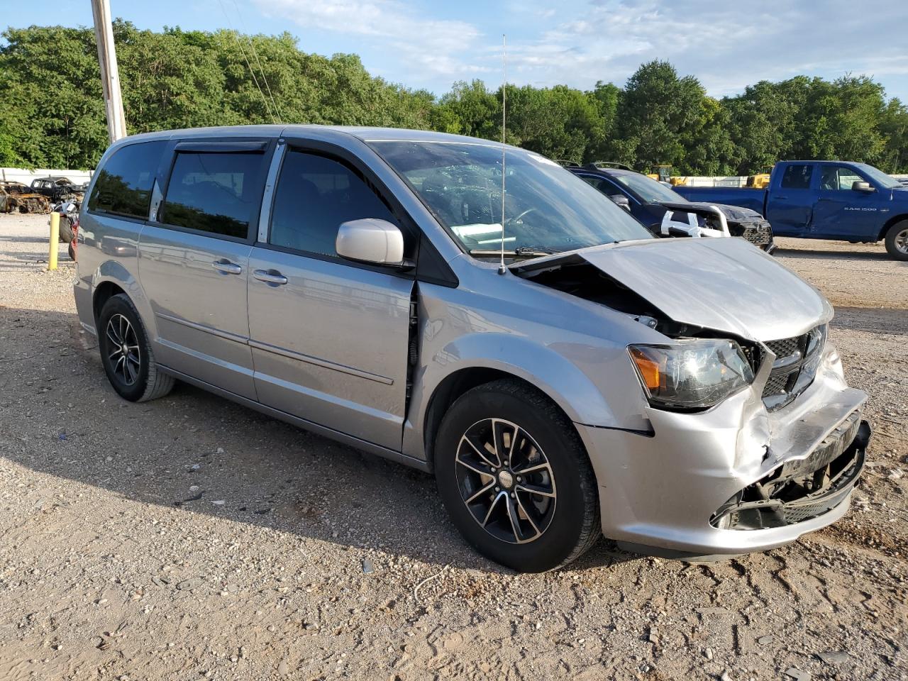 2017 Dodge Caravan - Image 4