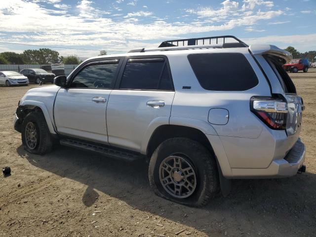 JTEMU5JR9P6174216 Toyota 4Runner SE  2