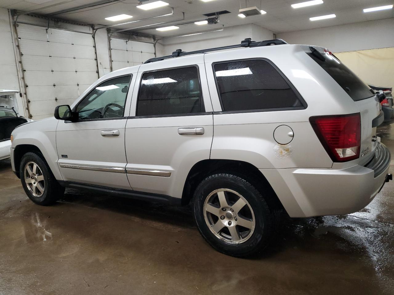 2009 Jeep Grand Cherokee - Image 2