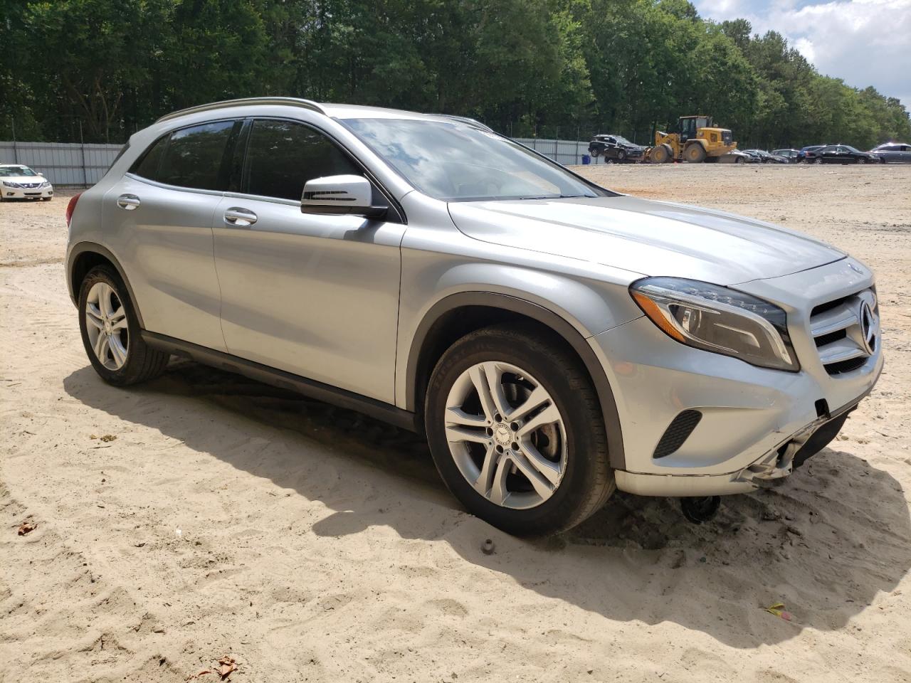 VIN WDCTG4EBXGJ206886 2016 MERCEDES-BENZ GLA-CLASS no.4