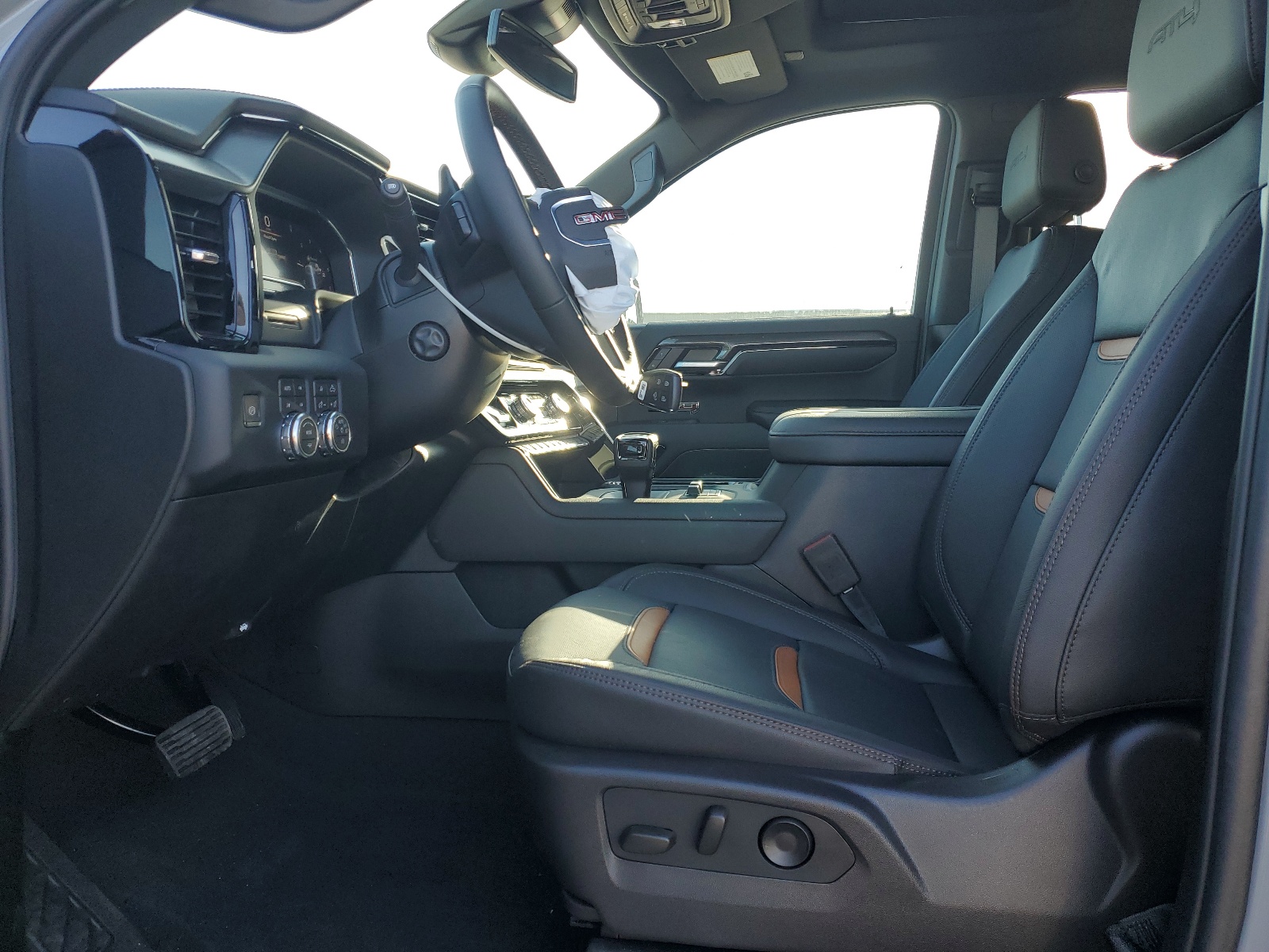 1GTUUEE8XRZ218201 2024 GMC Sierra K1500 At4