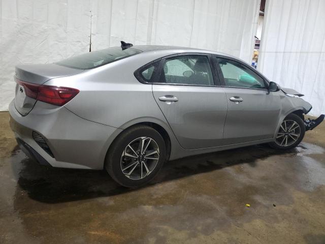 3KPF24AD2NE457047 Kia Forte FE 3