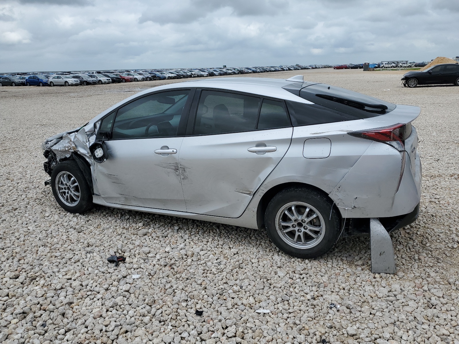 JTDKARFUXG3527511 2016 Toyota Prius