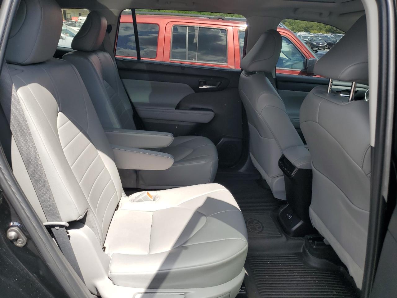 2022 Toyota Highlander Xle VIN: 5TDHZRBHXNS593936 Lot: 58493924