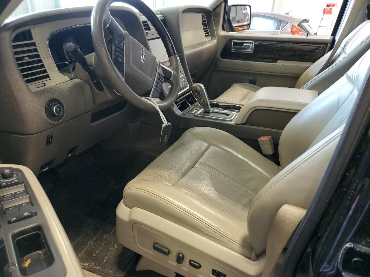 2016 Lincoln Navigator - Image 7