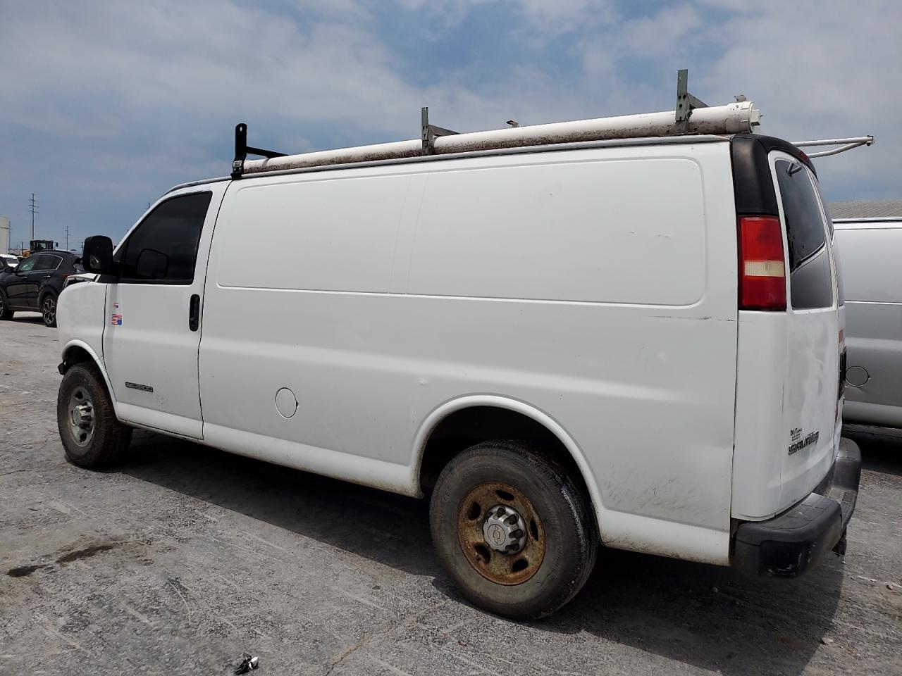 2006 GMC Savana - Image 2