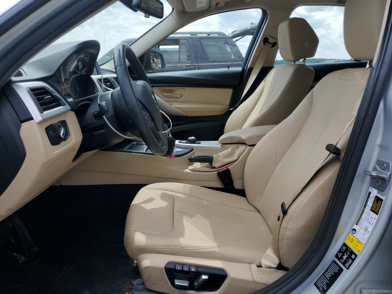 WBA8E5G53HNU22276 2017 BMW 320 Xi