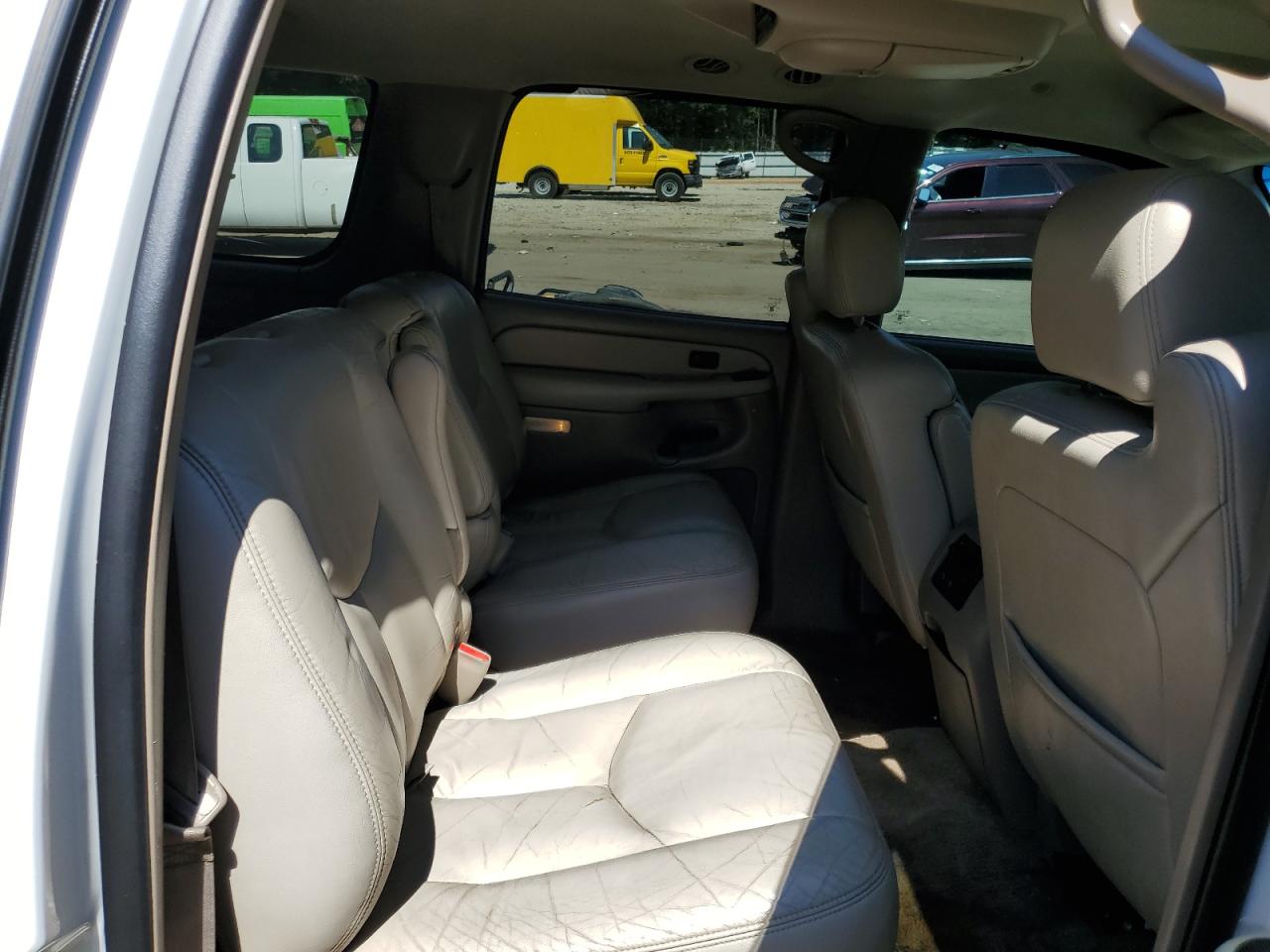2003 Chevrolet Suburban - Image 11