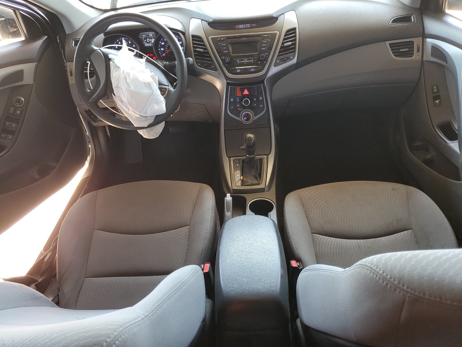 5NPDH4AE3GH711409 2016 Hyundai Elantra Se