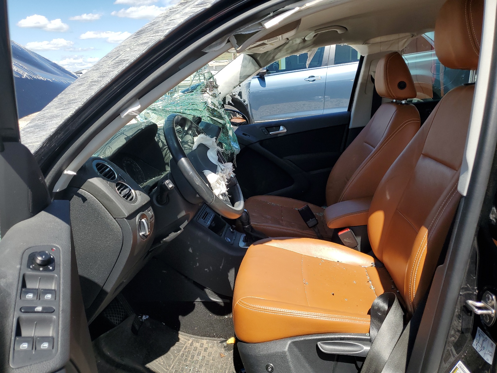 WVGBV7AX4HK053844 2017 Volkswagen Tiguan S