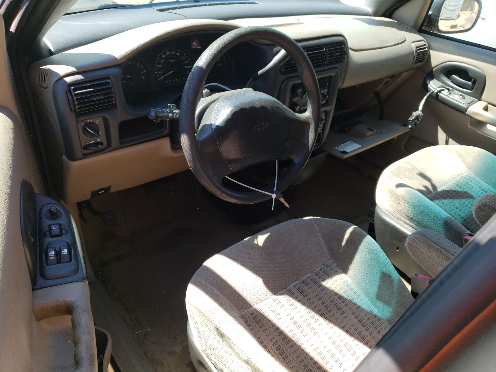 1GNDV23E85D117094 2005 Chevrolet Venture Ls