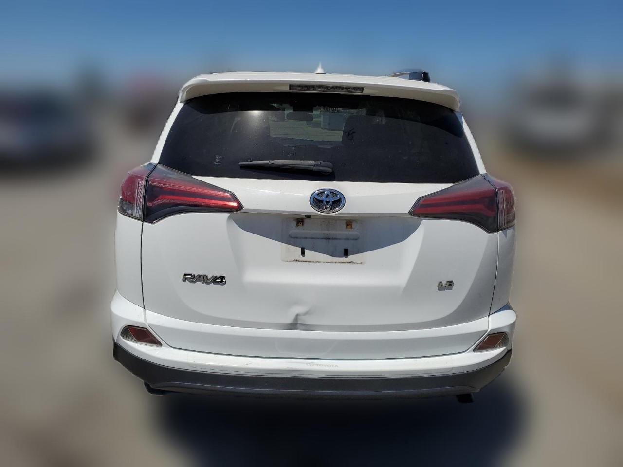 2018 Toyota Rav4 Le VIN: JTMZFREV0JD115772 Lot: 57982704