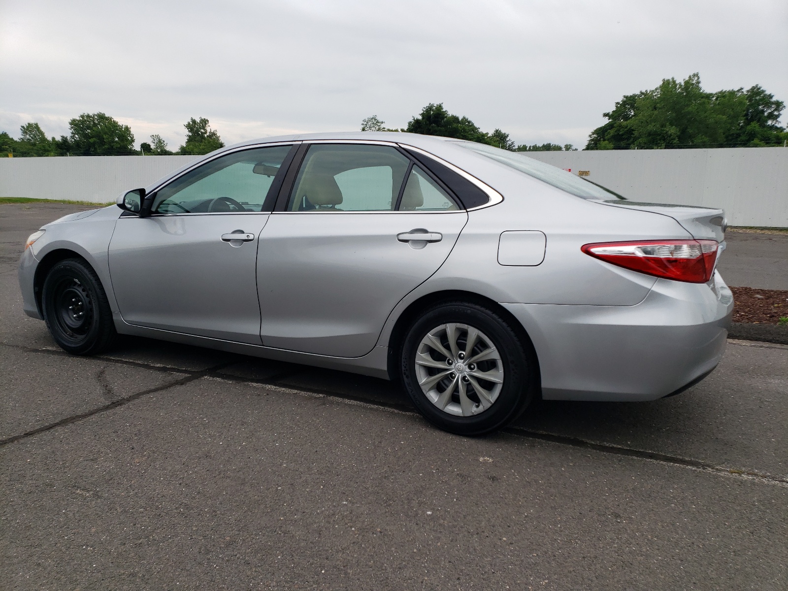 2017 Toyota Camry Le vin: 4T1BF1FKXHU401559