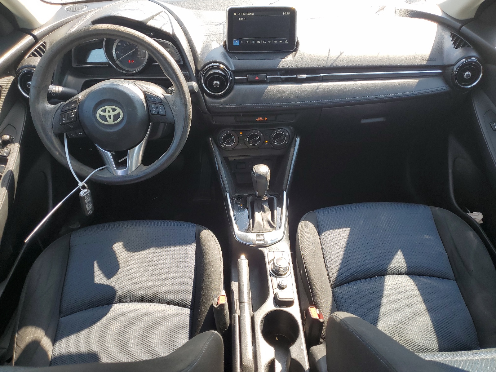 3MYDLBYVXJY305616 2018 Toyota Yaris Ia