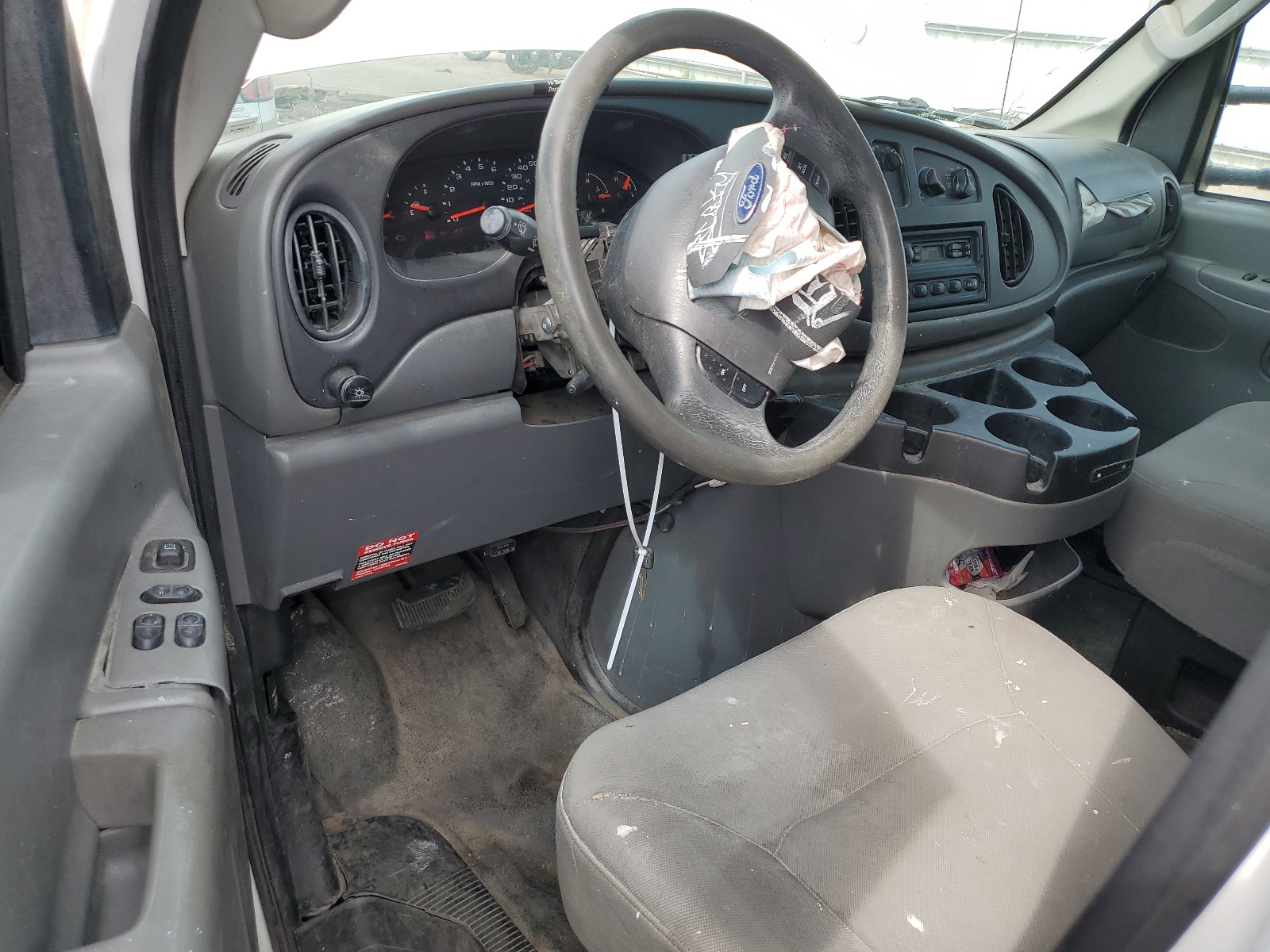 1FTNE24WX8DA97696 2008 Ford Econoline E250 Van