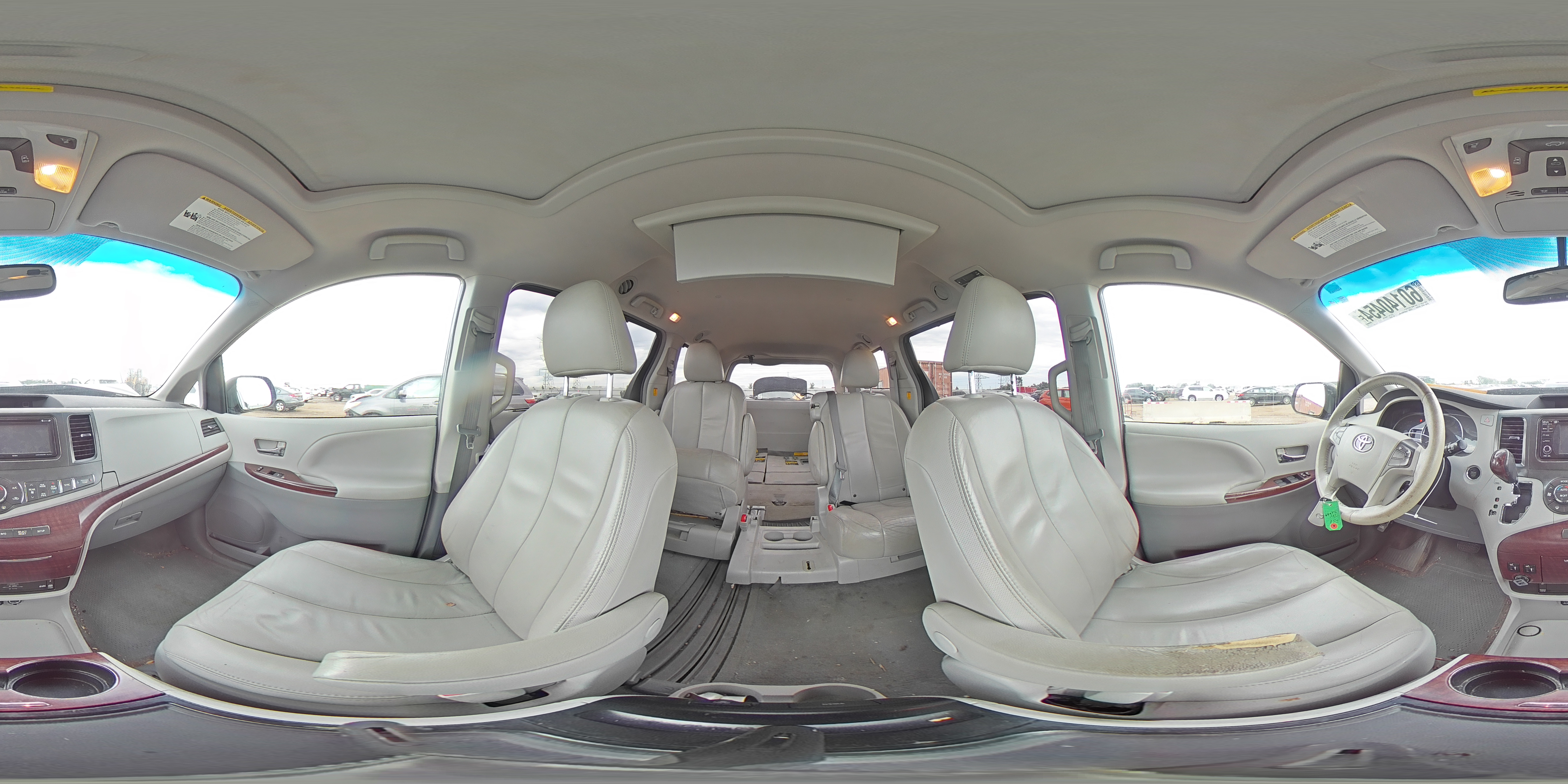 2013 Toyota Sienna - Image 13