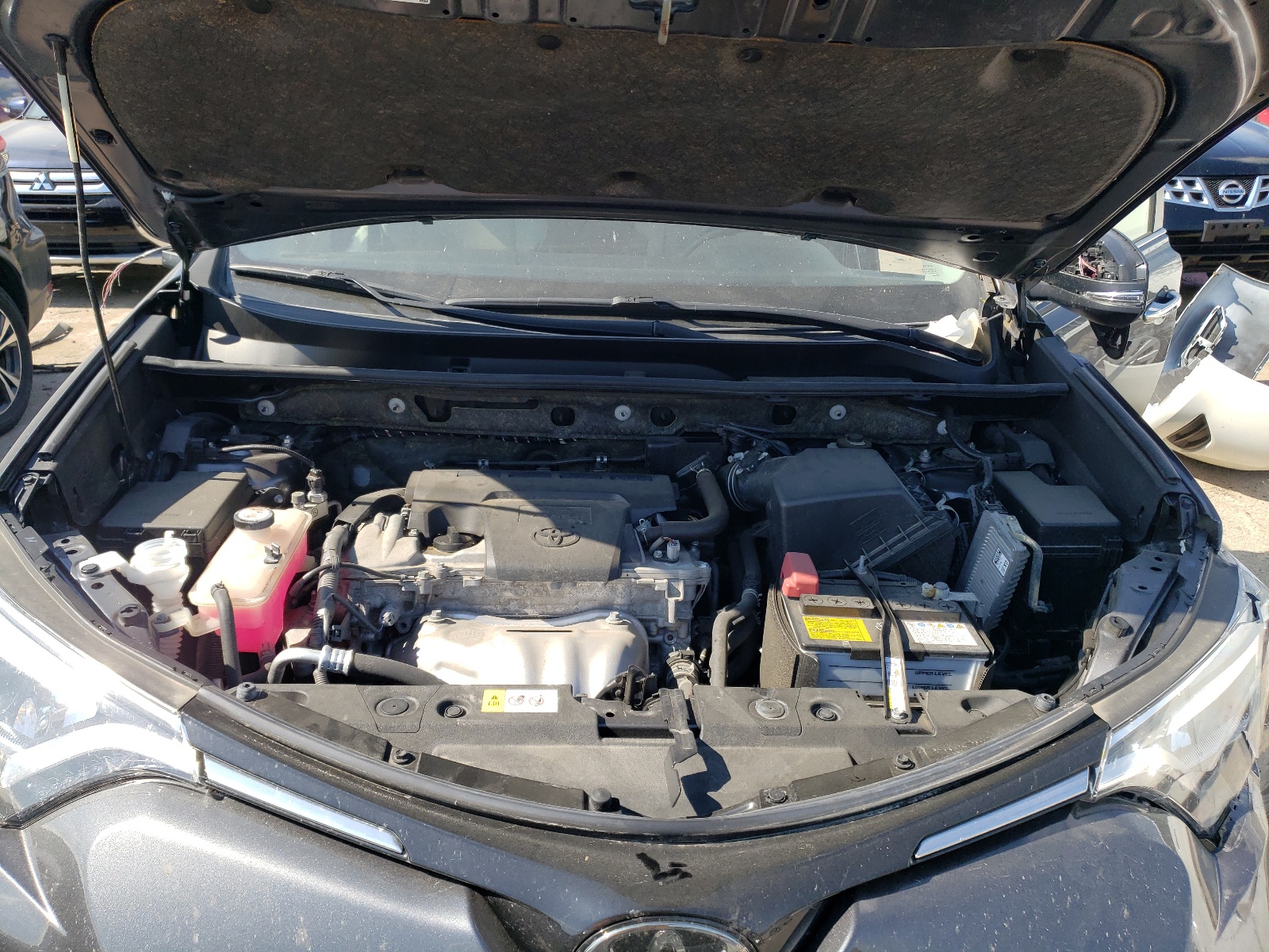 JTMDFREV6JJ199995 2018 Toyota Rav4 Limited