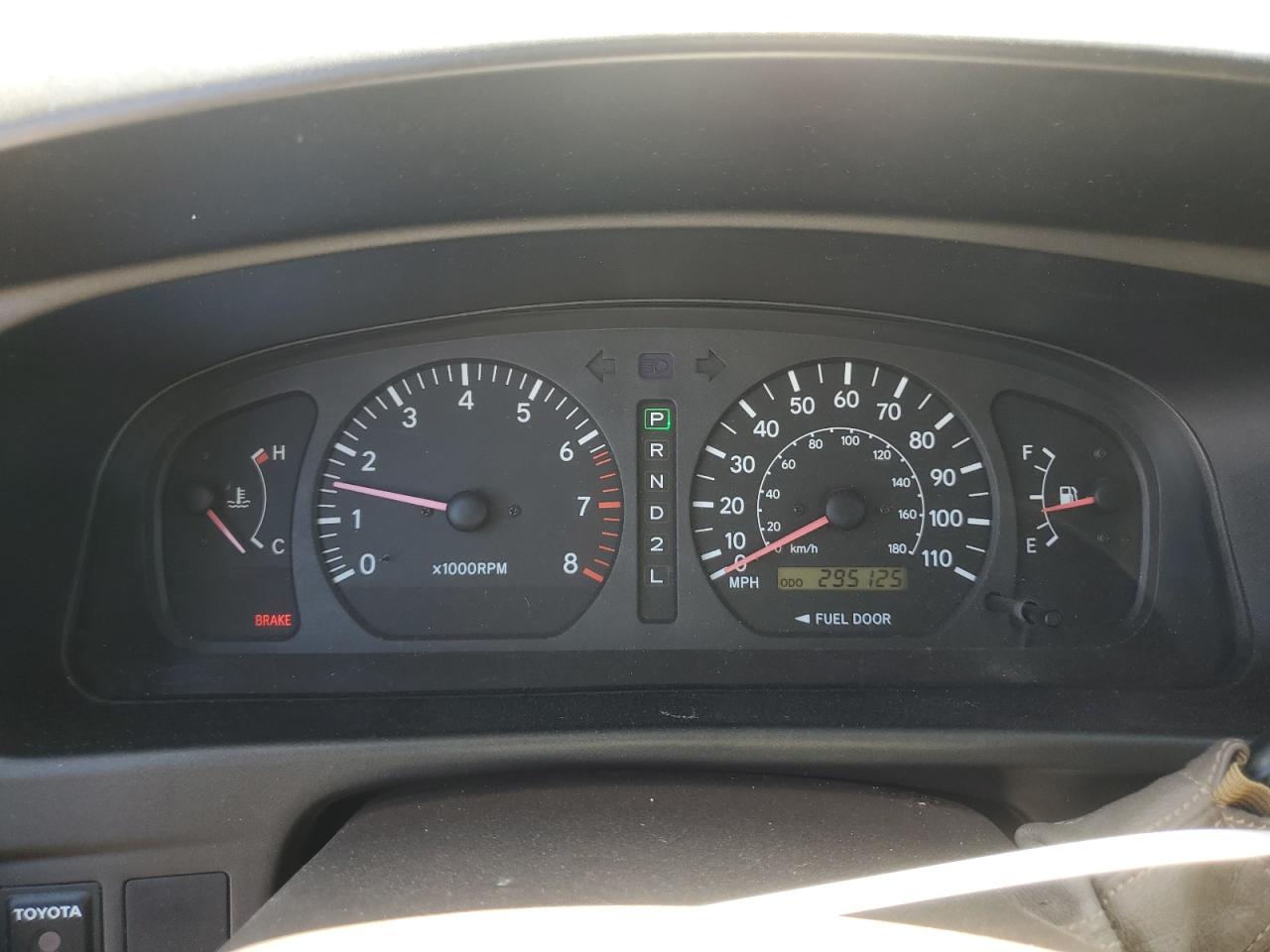 1998 Toyota Sienna Le VIN: 4T3ZF13C0WU074461 Lot: 60904254