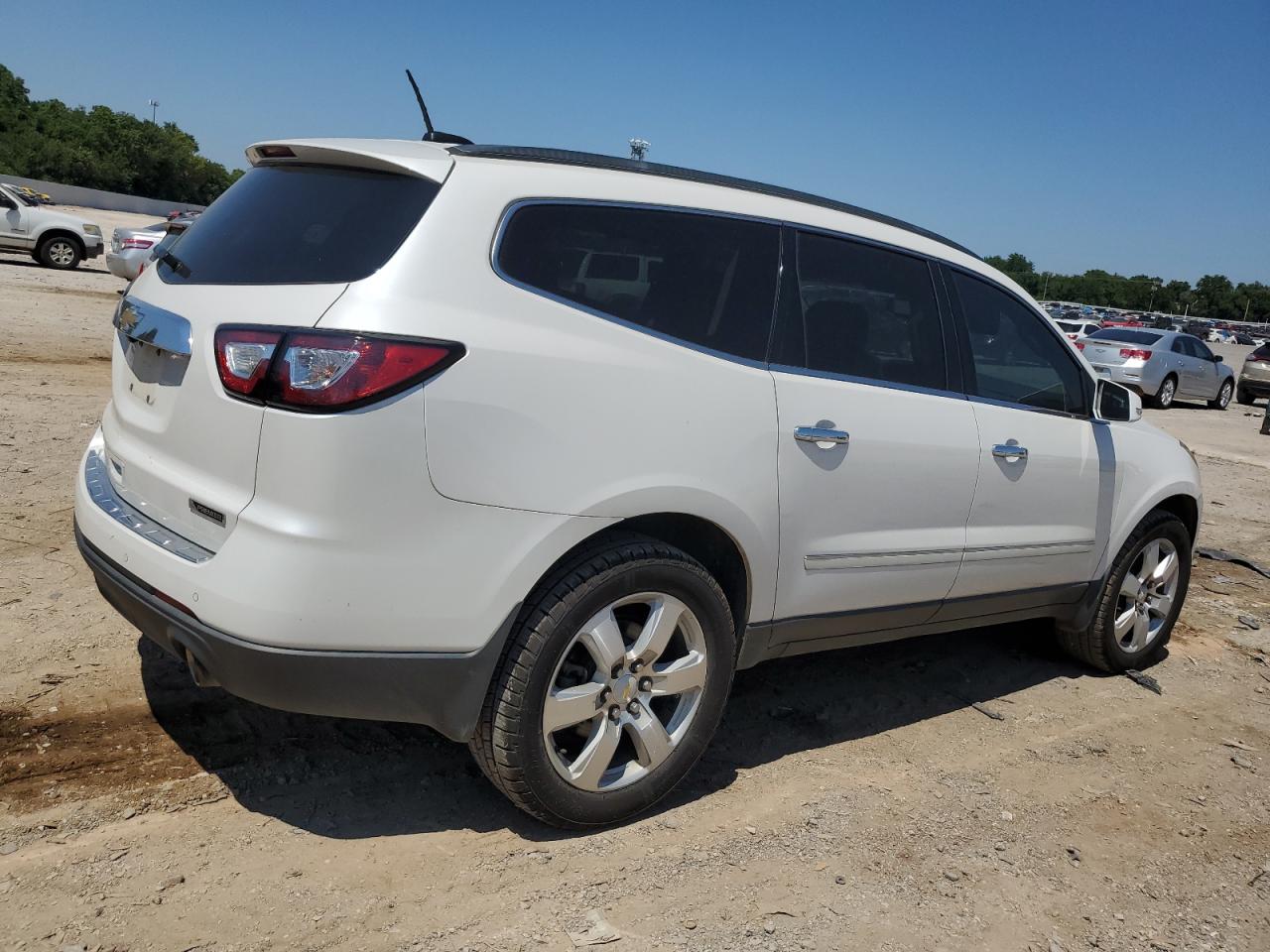 VIN 1GNKRJKD4HJ205242 2017 CHEVROLET TRAVERSE no.3