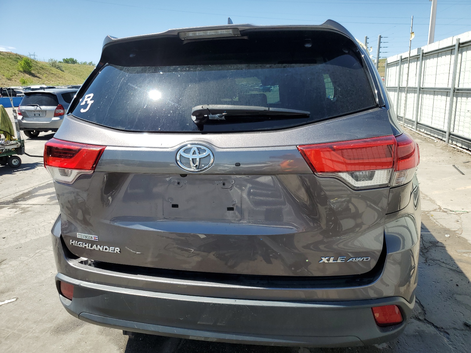 5TDJZRFH7KS950951 2019 Toyota Highlander Se