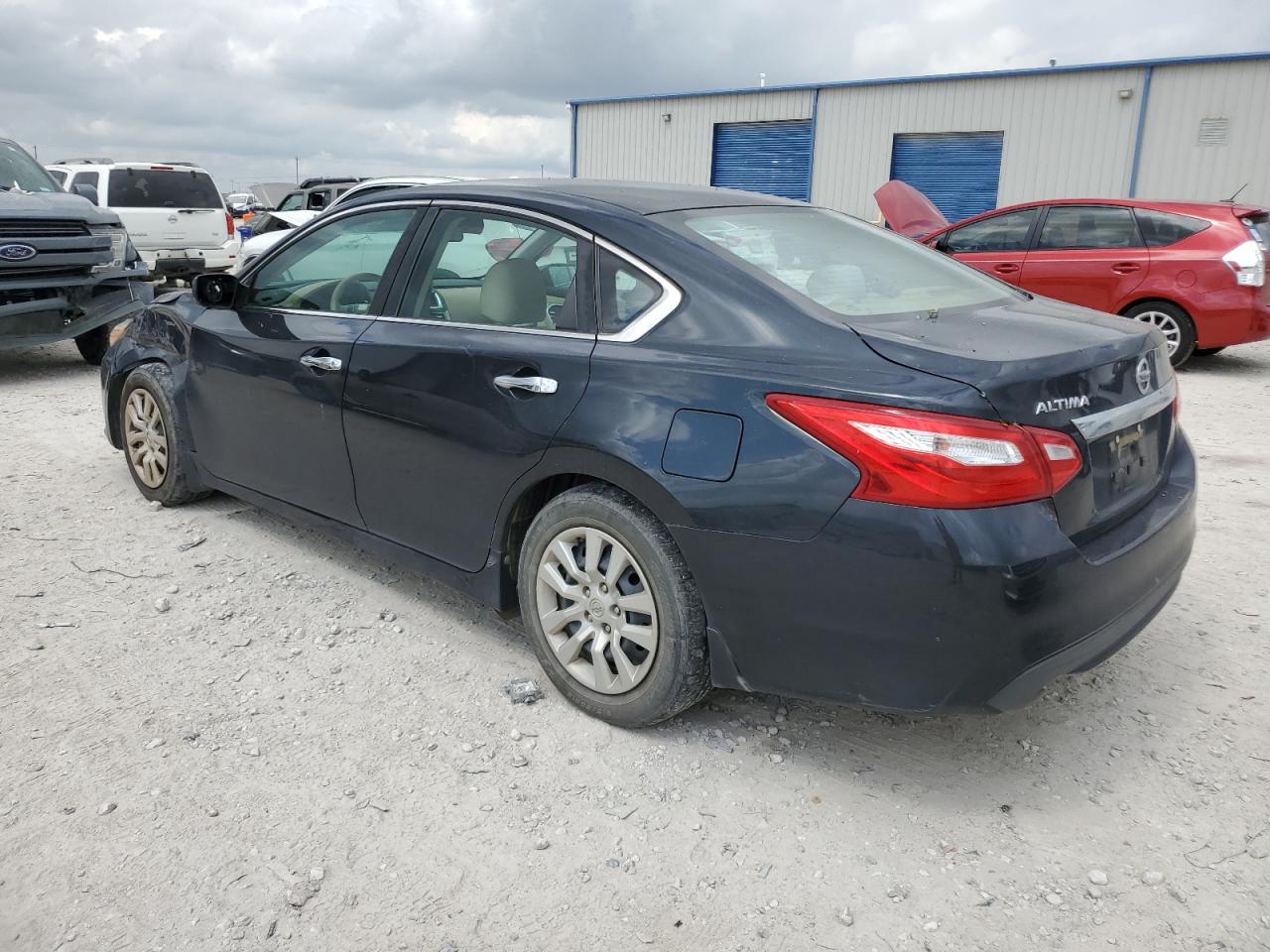 2017 Nissan Altima - Image 2