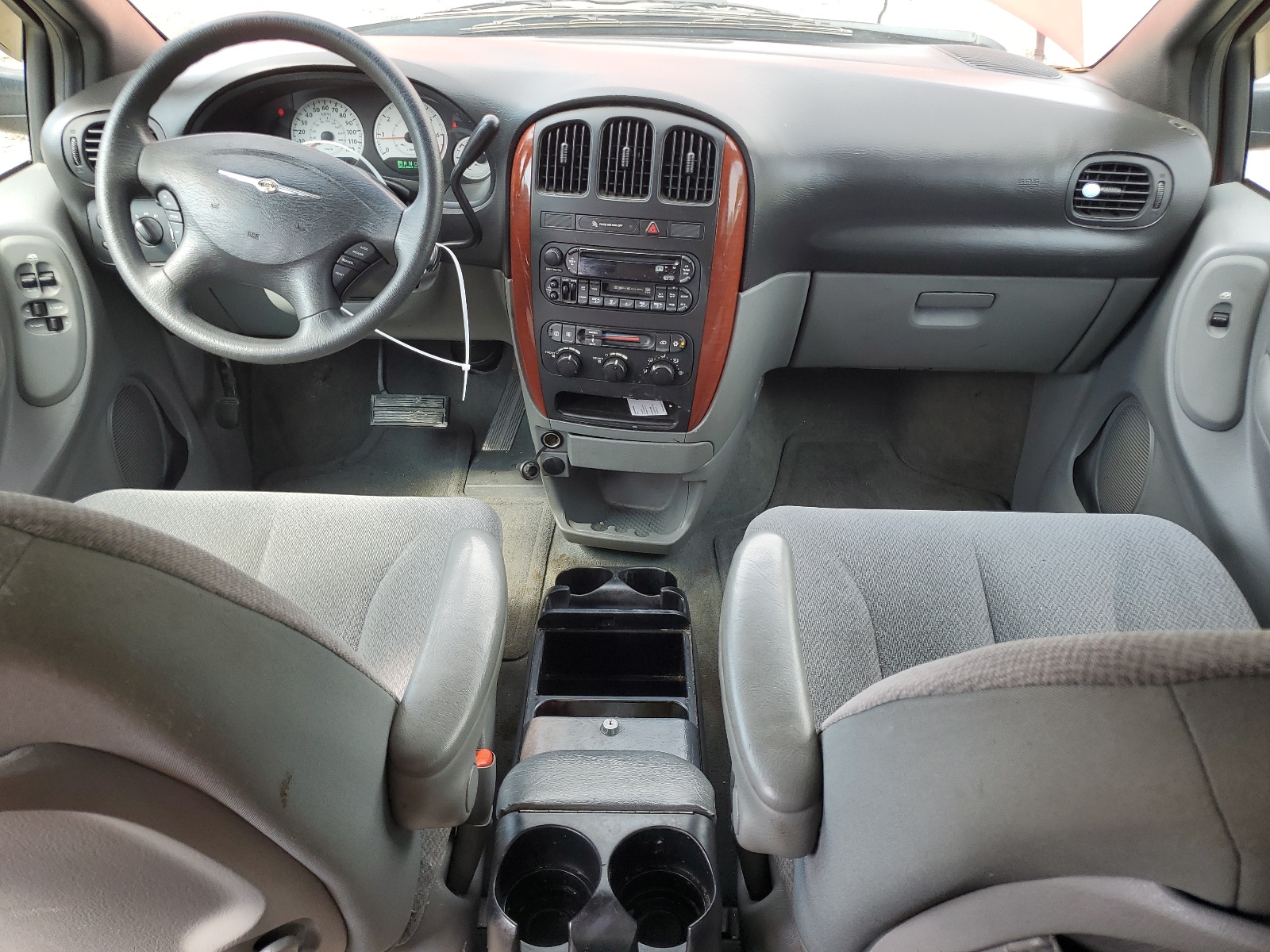 2C4GP44RX5R110819 2005 Chrysler Town & Country Lx