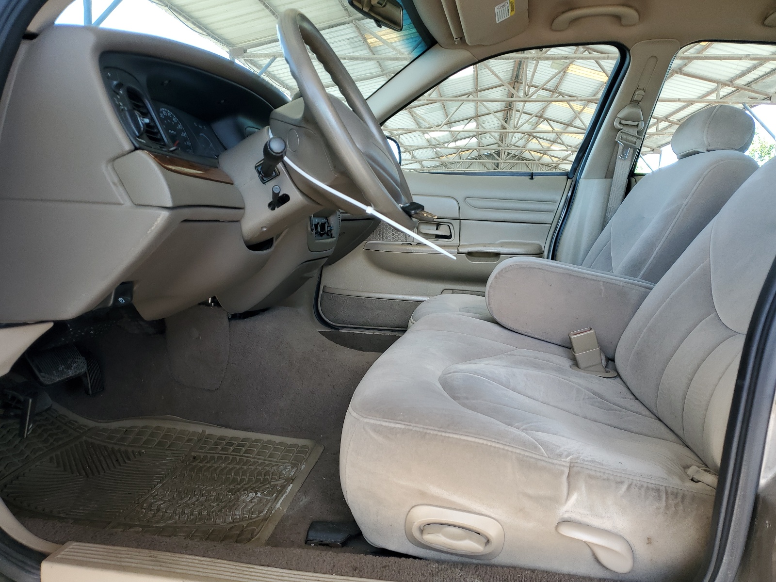 2FAFP73W71X127934 2001 Ford Crown Victoria