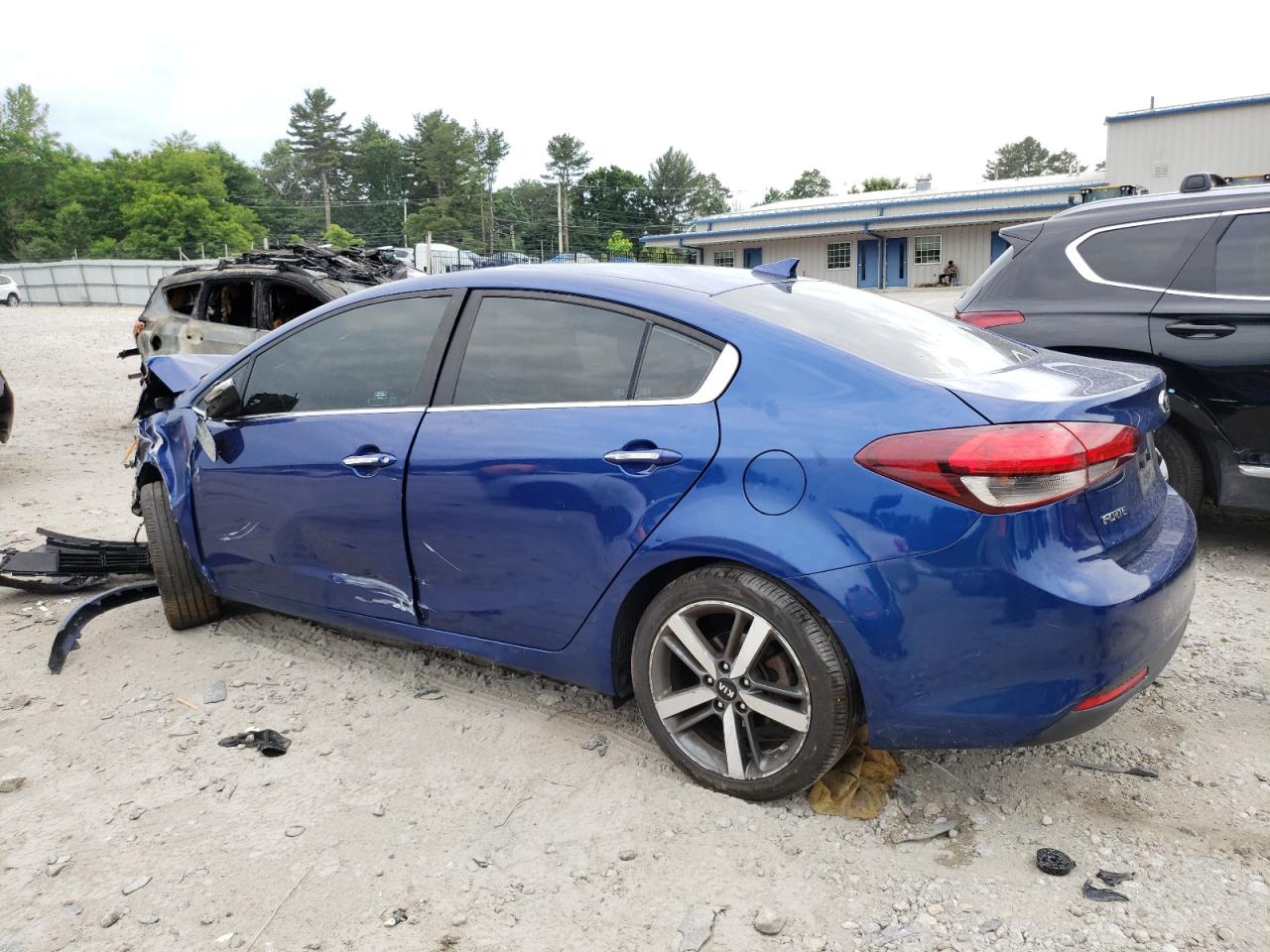 3KPFN4A88HE119246 2017 KIA FORTE - Image 2