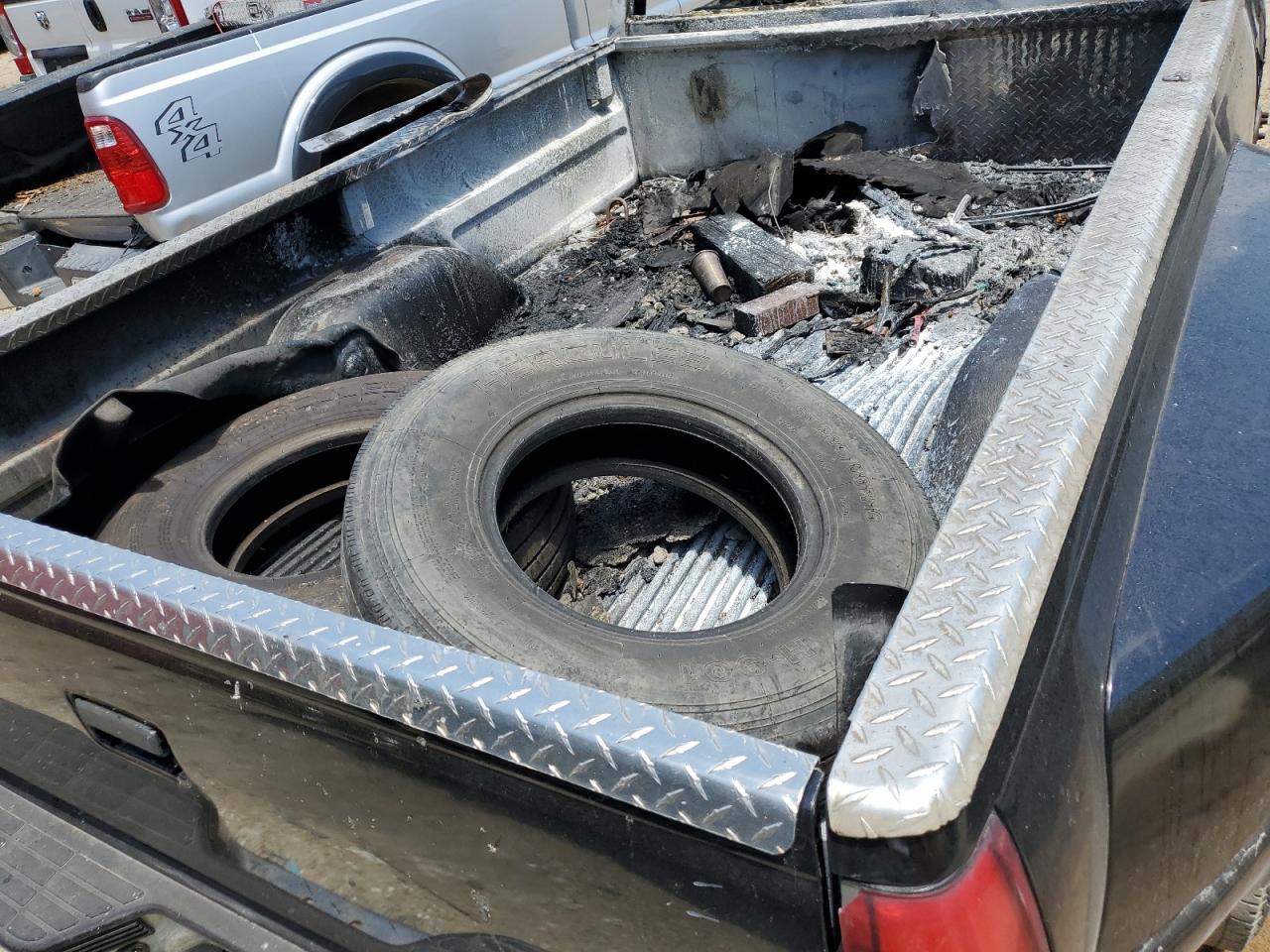 1998 Chevrolet Gmt-400 K3500 VIN: 1GCHK34RXWE175780 Lot: 59835064