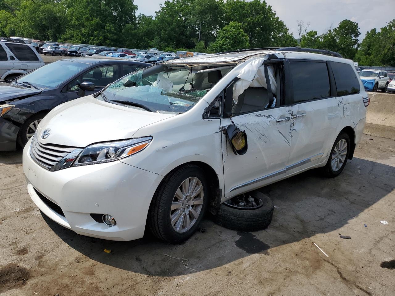 5TDDK3DC8FS095866 2015 TOYOTA SIENNA - Image 1