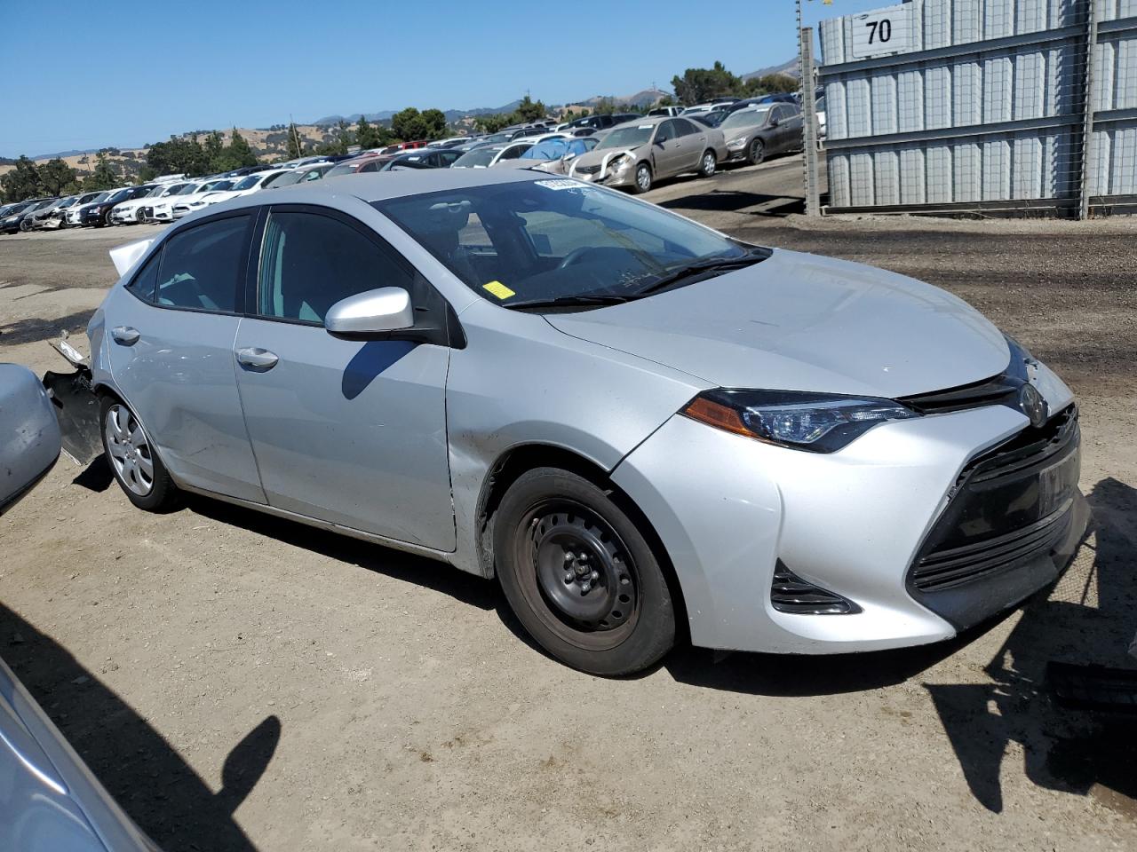 VIN 2T1BURHE4JC028487 2018 TOYOTA COROLLA no.4