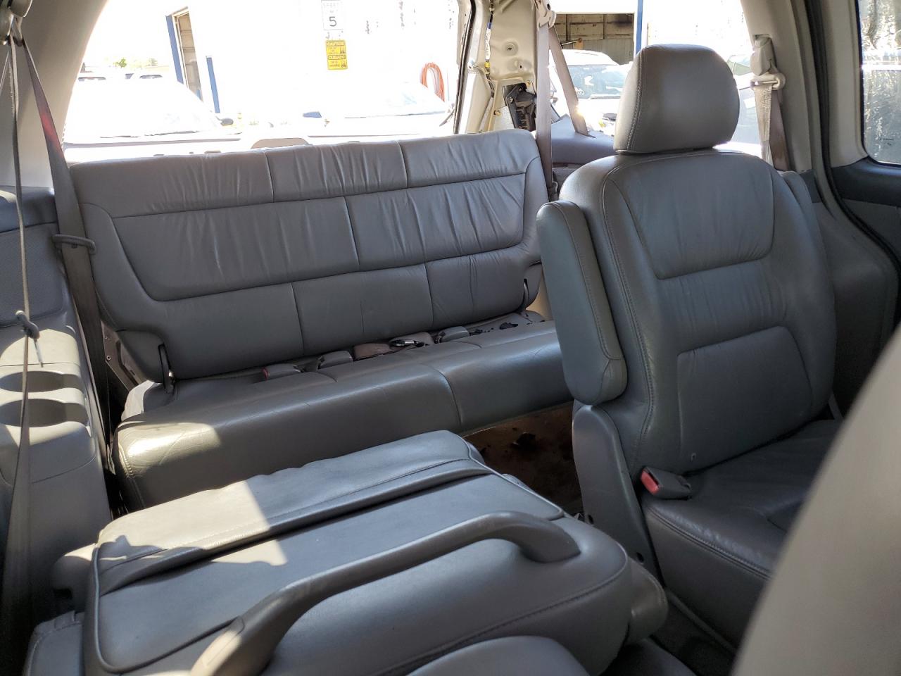 2002 Honda Odyssey - Image 11