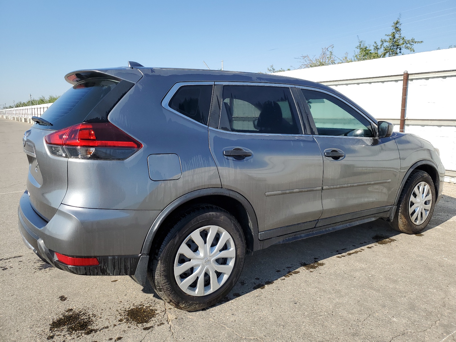 2018 Nissan Rogue S vin: 5N1AT2MT6JC751823