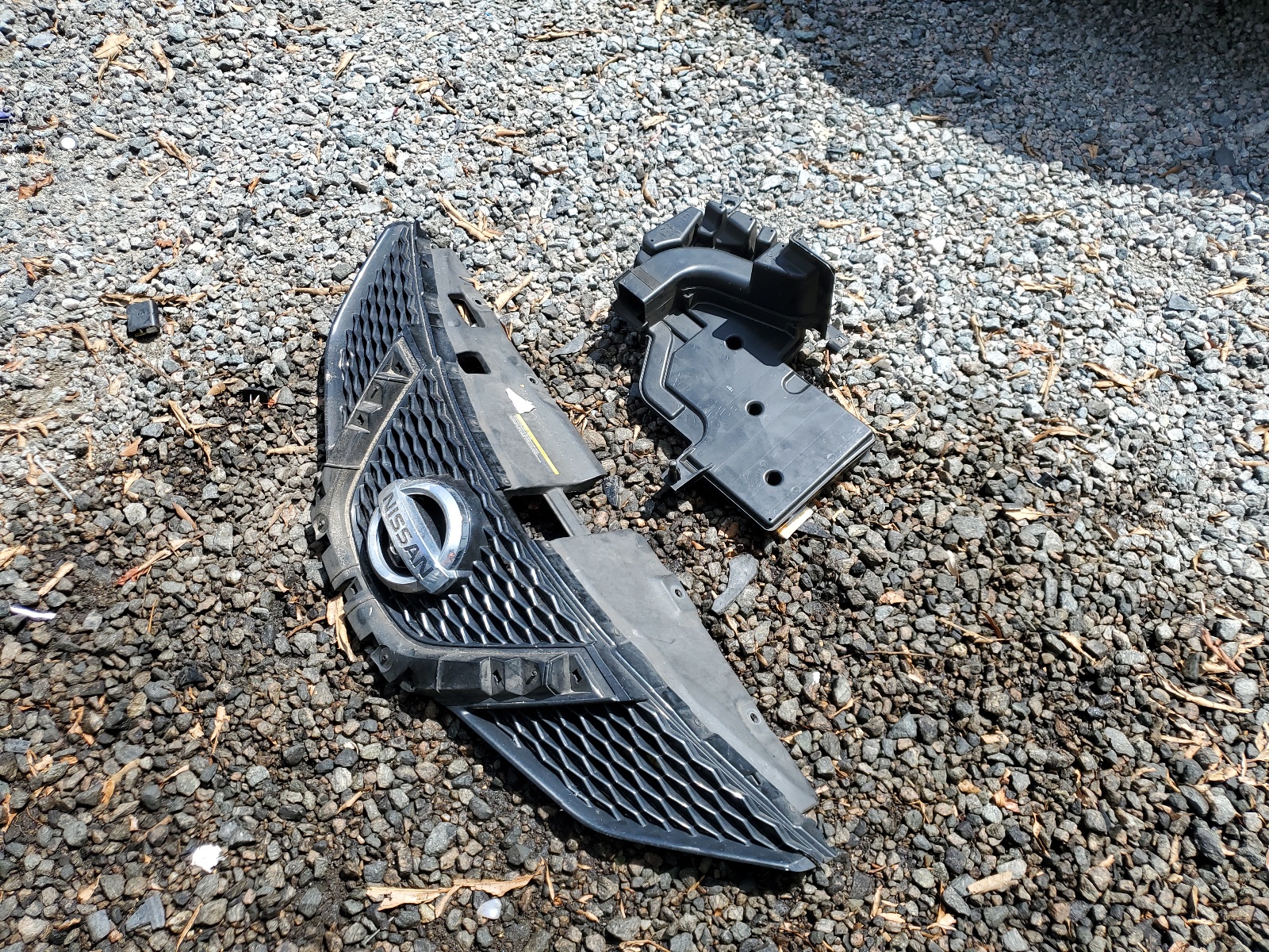 JN1BJ1CP0JW107507 2018 Nissan Rogue Sport S