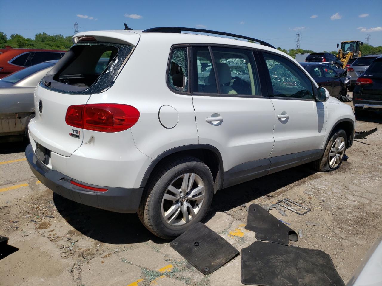 2016 Volkswagen Tiguan - Image 3