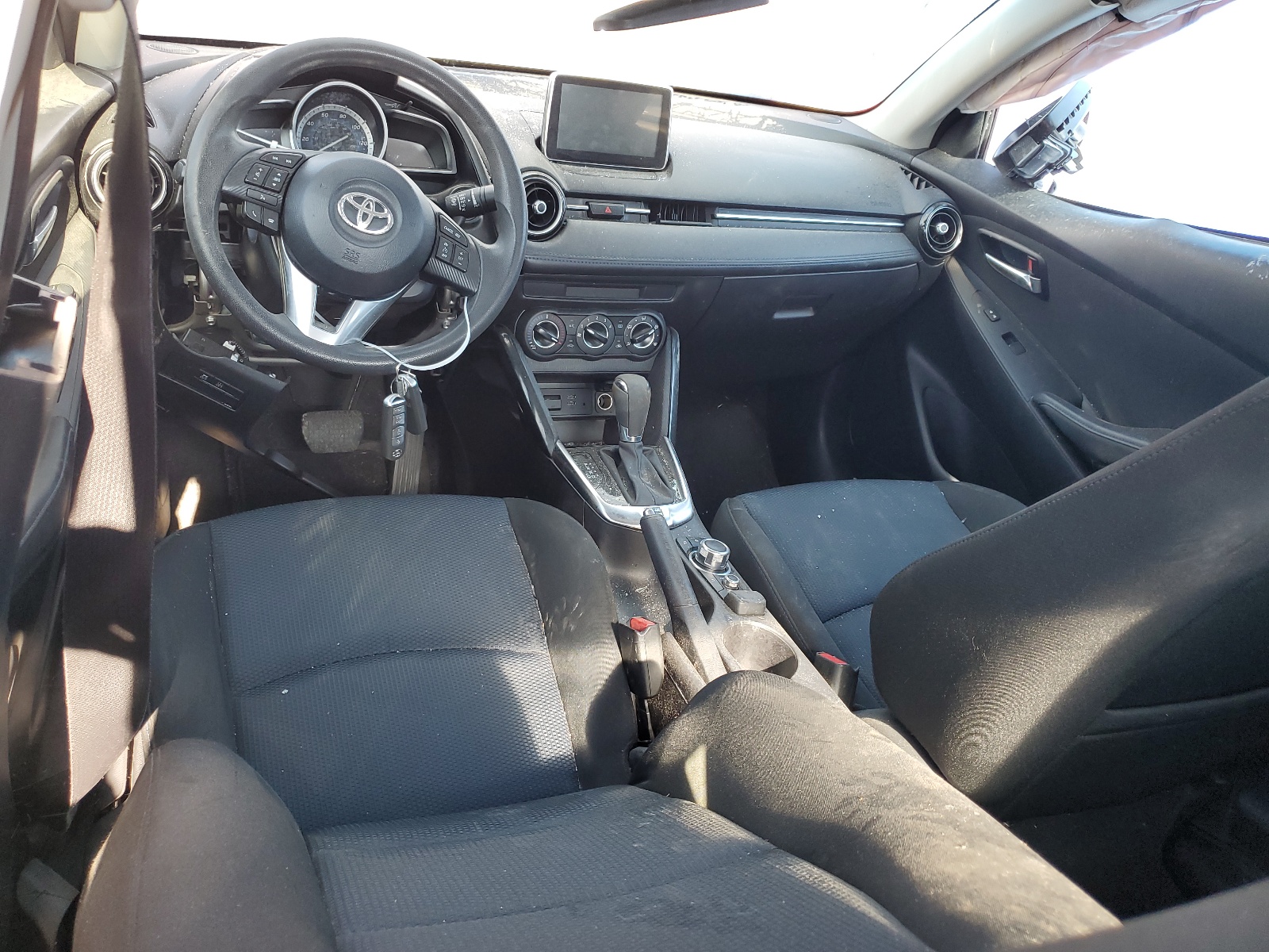 2018 Toyota Yaris Ia vin: 3MYDLBYV5JY326678