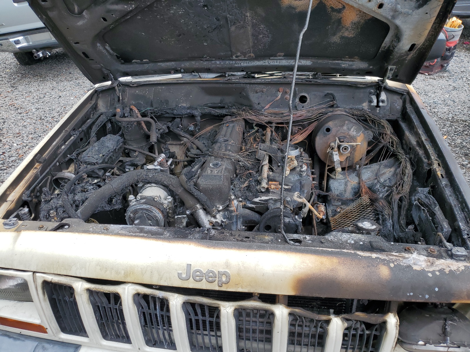 1J4FT48S0YL134185 2000 Jeep Cherokee Sport