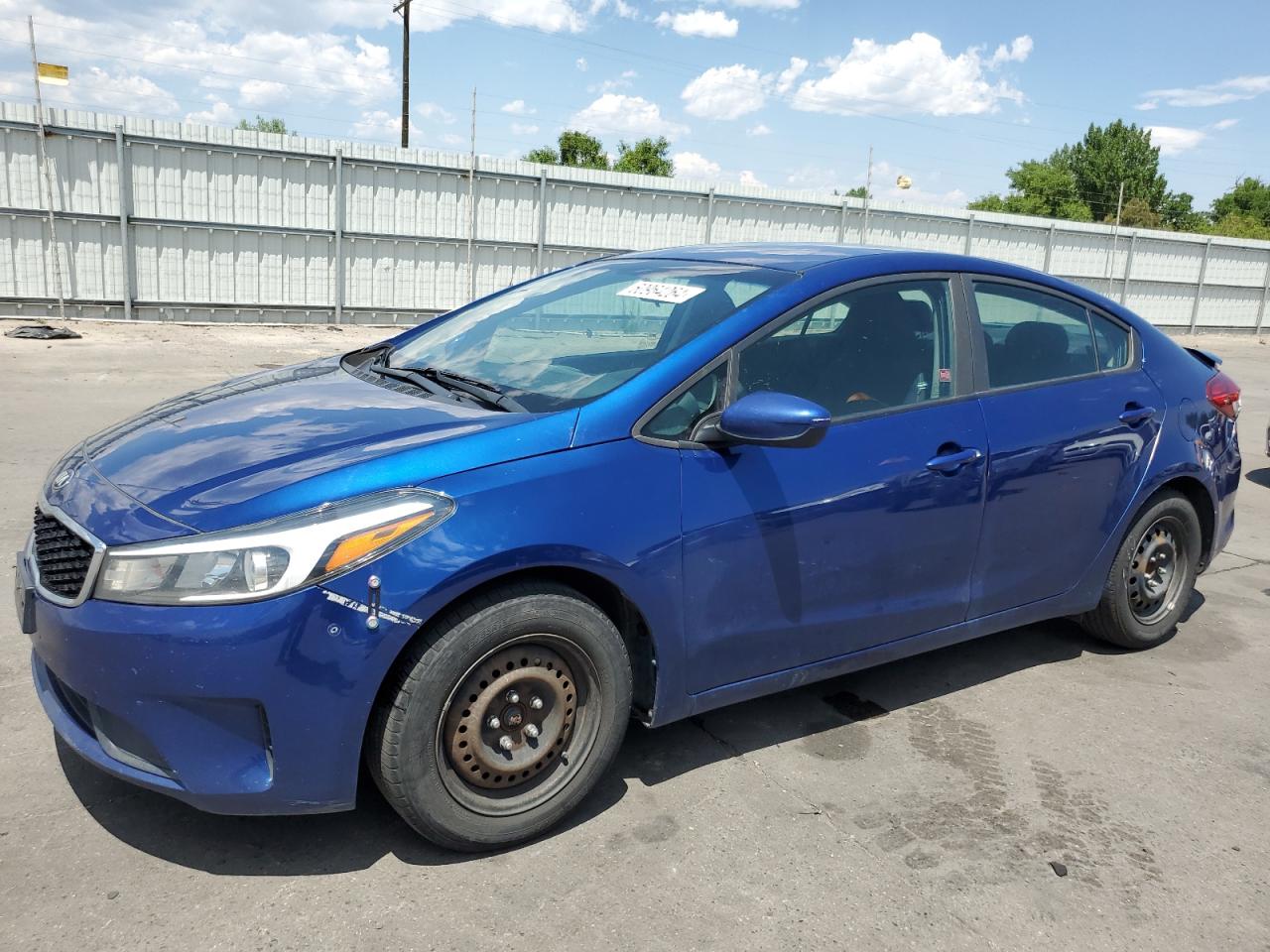 3KPFK4A76JE275761 2018 KIA FORTE - Image 1